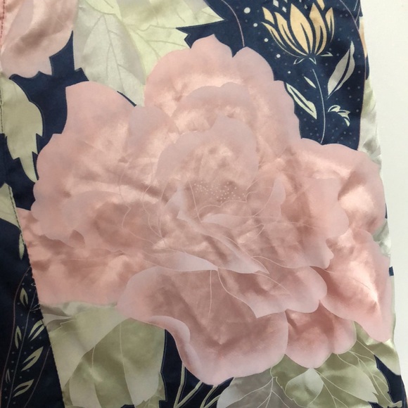 Floral Short Robe - Picture 2 of 3